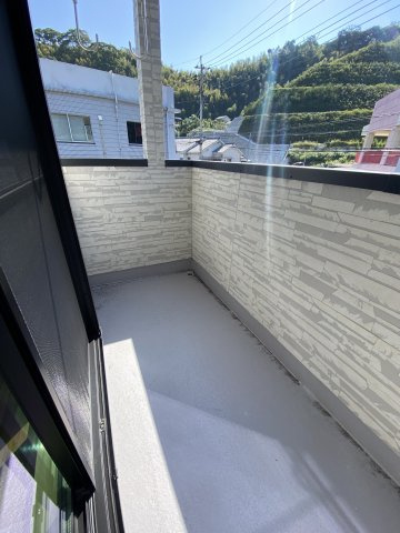 小野4丁目　新築戸建てのバルコニー|水栓付きの南面バルコニー！洗濯物もたっぷり干せます。