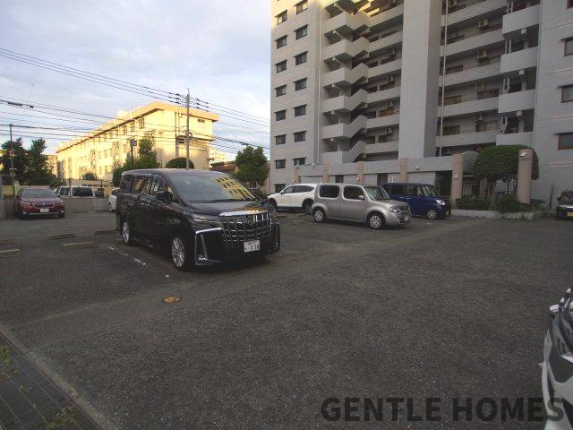 コスモテール吉塚の駐車場