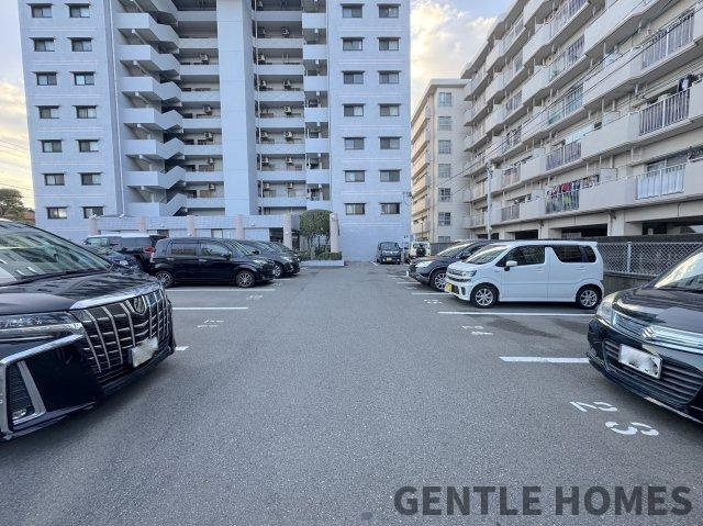 コスモテール吉塚の駐車場