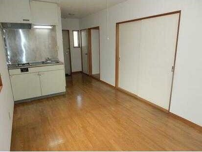 狛江市東和泉３丁目の賃貸マンションの居間・リビング