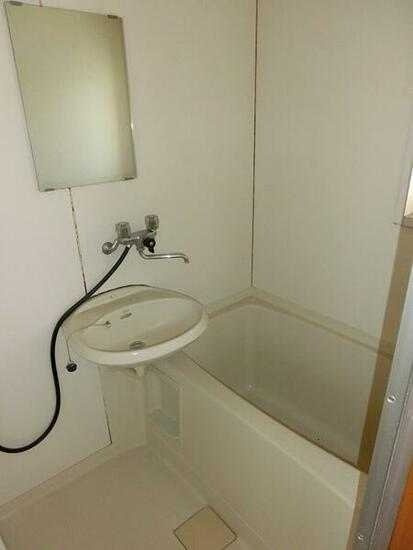 狛江市東和泉３丁目の賃貸マンションの浴室