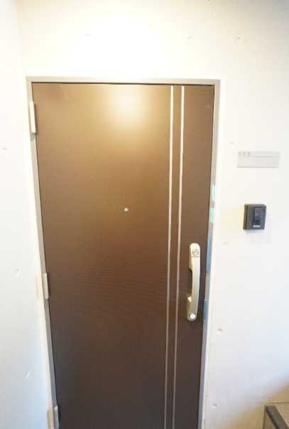 プレジール三軒茶屋　築浅　メゾネット　礼金０　の玄関