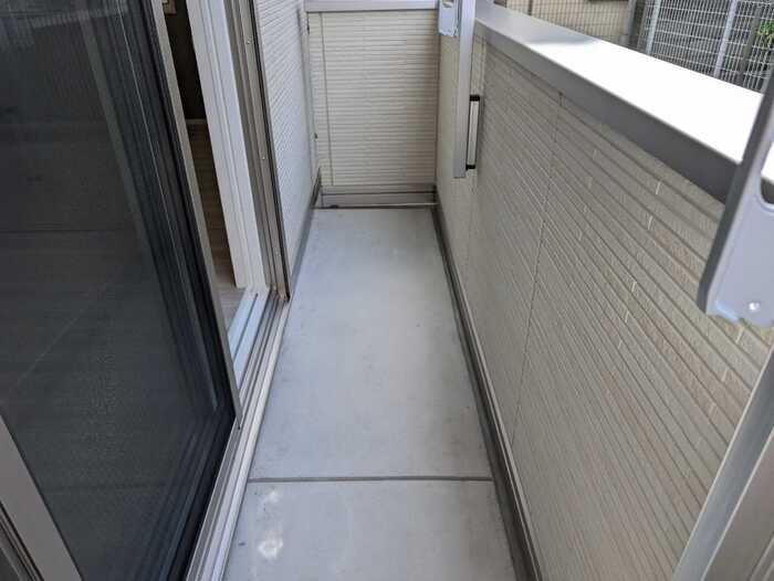 泉大津市東助松町１丁目のハイツのバルコニー|外からの目が気にならないバルコニーで洗濯物が干せます