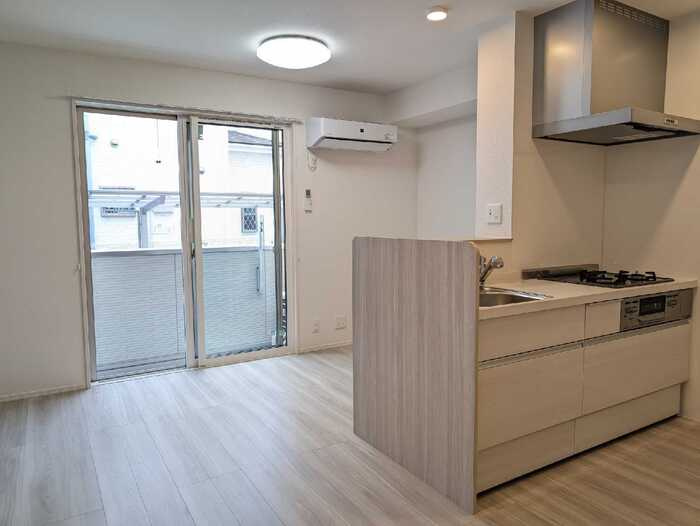 泉大津市東助松町１丁目のハイツの居間・リビング|使いやすい居間です