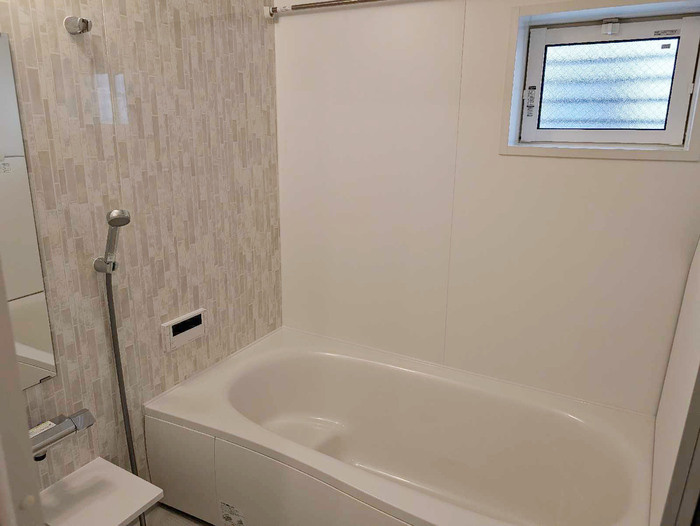 泉大津市東助松町１丁目のハイツの浴室|ゆったり過ごせるお風呂です