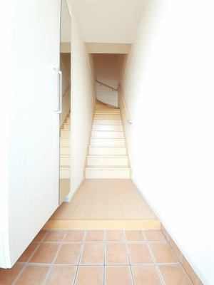 【玄関】 | レディエンスＡ | 明るい玄関です