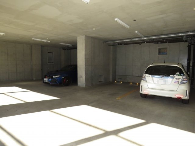 ルネスプレミール（Bタイプ）の駐車場