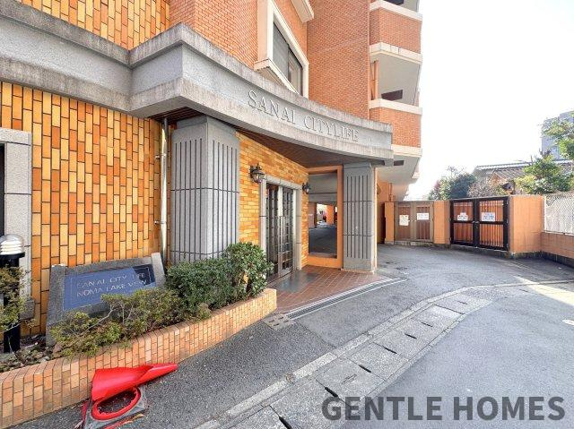 シティライフ野間レイクビューのエントランス