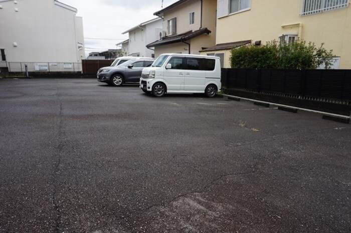 ヴィルヌーブ井原の駐車場