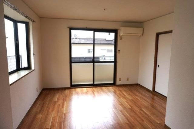 ヴィルヌーブ井原の居間・リビング