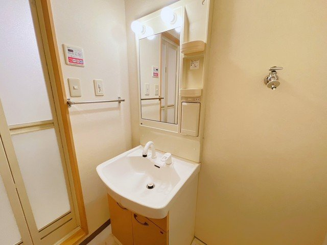 サンパティオの洗面所|明るい洗面所です