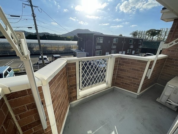 ポライトリーＮＯＺＯＭＩ　Ｃのバルコニー|バルコニーからの眺めを楽しみながら食事をしませんか