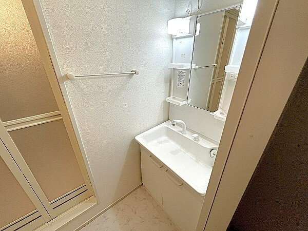 ジュネス原Ⅱ　Ｂの洗面所|脱衣スペースもあります