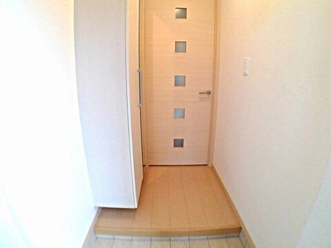 クイーンズ・ガーデン　Ｂの玄関|明るい玄関です