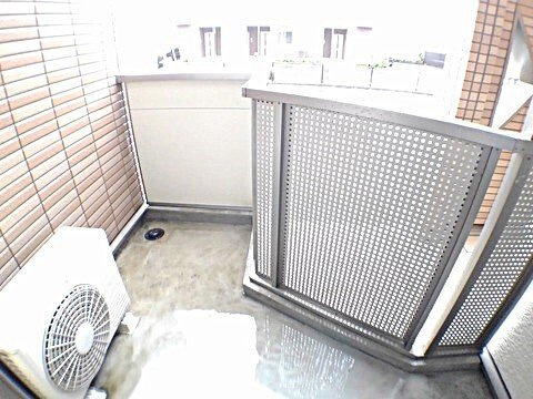 クイーンズ・ガーデン　Ｂのバルコニー|暖かな日差しのふりそそぐバルコニー