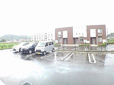 クイーンズ・ガーデン　Ｂの駐車場|駐車場に車を止められます