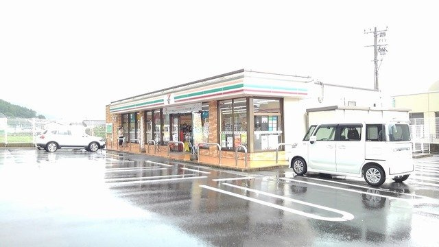 クイーンズ・ガーデン　Ｂの周辺|セブンイレブンまで1300m