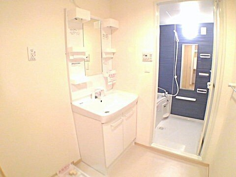 クイーンズ・ガーデン　Ｂの洗面所|洗面所です