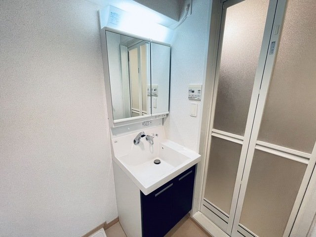 グランドステージ鏡の洗面所|ゆったりとスペースのある洗面所