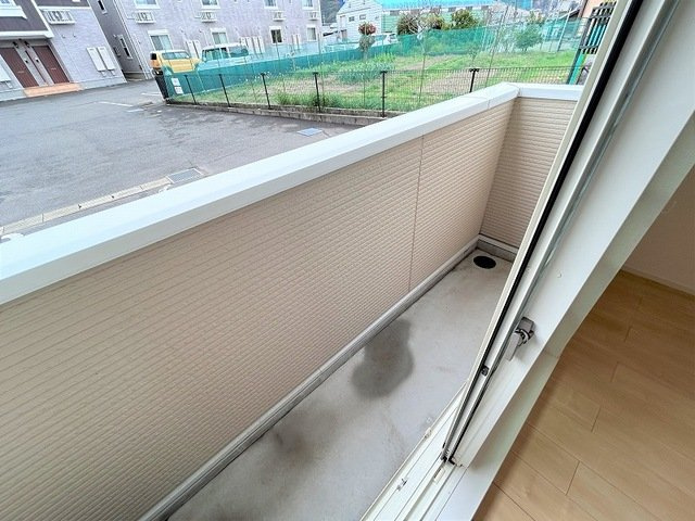 クイーンズ・ガーデンⅡ　Ａのバルコニー|暖かな日差しのふりそそぐバルコニー