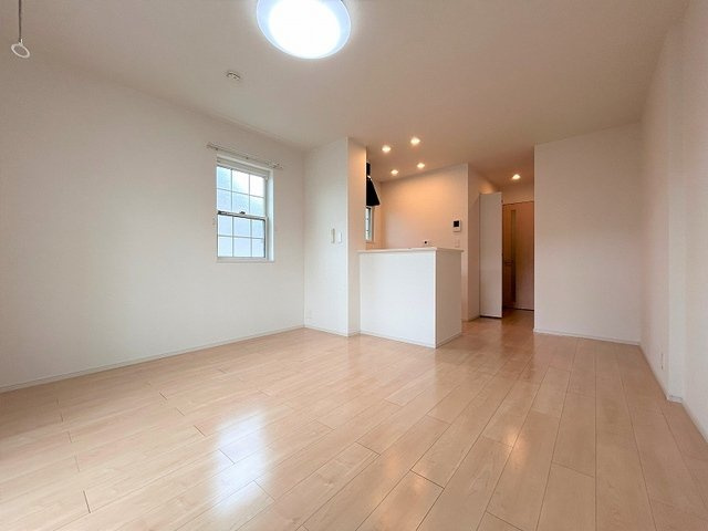 クイーンズ・ガーデンⅡ　Ａの内装|明るい色調の室内です