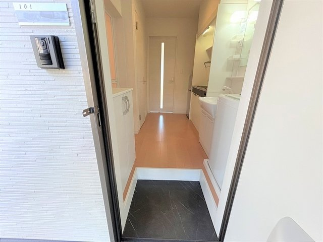 ベルグランデ和多田の玄関|明るい玄関です