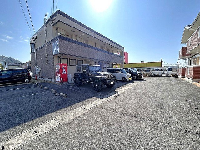 メビウス鏡Ⅲ番館の駐車場|駐車場があるので、車を買う予定の方も安心です