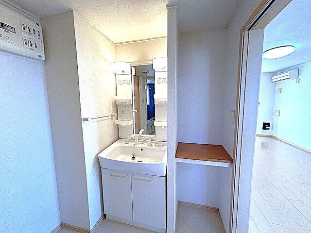 メビウス鏡Ⅲ番館の洗面所|スペースが確保できる洗面所です