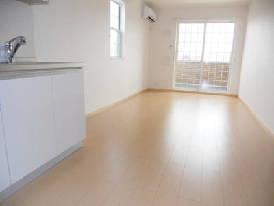 【居間・リビング】 | ネオロイヤルＢ | こちらの居間で趣味の時間をお楽しみください