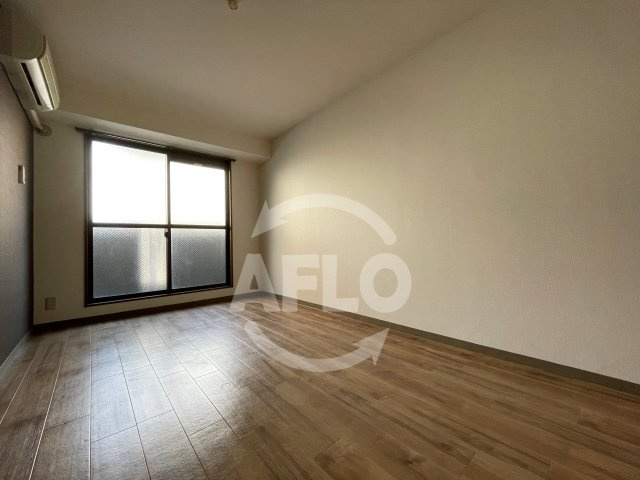 ドエル南本町の居間・リビング|ドエル南本町　洋室※角部屋には窓がございます