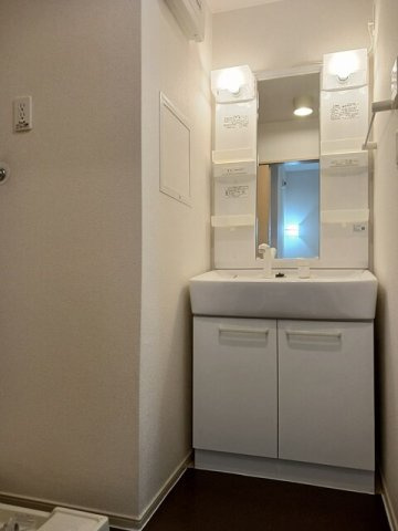 アルカンシェル市原　Ｃの独立洗面台|広い洗面スペース