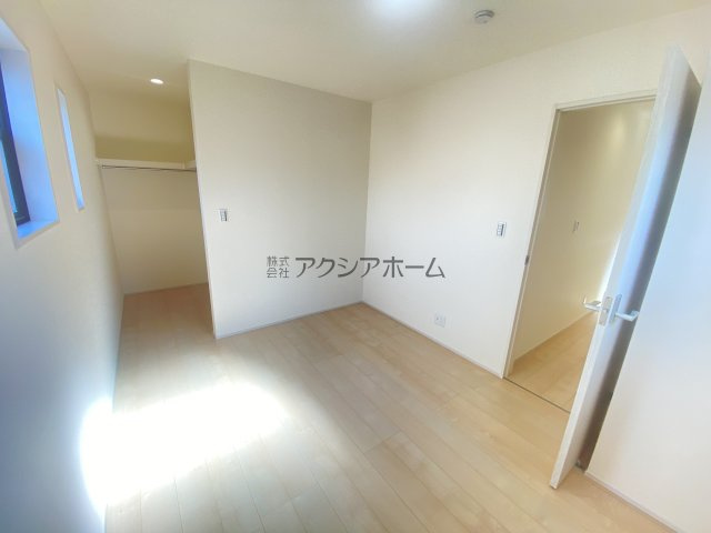 所沢市下安松・全2棟　新築一戸建　1号棟　～LDK18帖～の洋室|洋室5.7帖