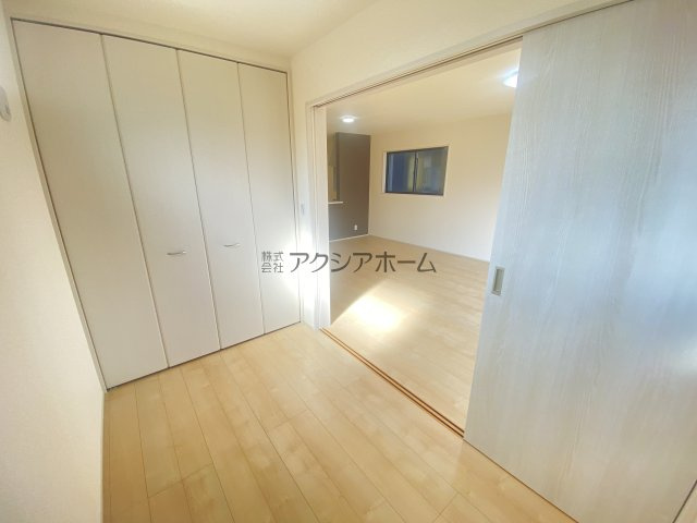 所沢市下安松・全2棟　新築一戸建　1号棟　～LDK18帖～の洋室|1階洋室3.2帖