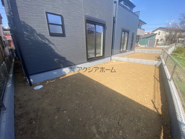 所沢市下安松・全2棟　新築一戸建　1号棟　～LDK18帖～の庭