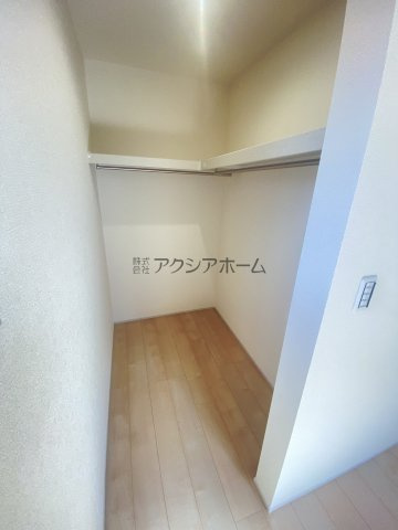 所沢市下安松・全2棟　新築一戸建　1号棟　～LDK18帖～の収納|洋室5.7帖WIC