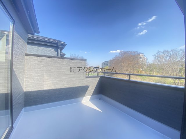 所沢市下安松・全2棟　新築一戸建　1号棟　～LDK18帖～のバルコニー