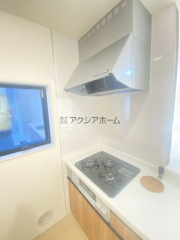 所沢市下安松・全2棟　新築一戸建　1号棟　～LDK18帖～の設備|3口ガスコンロ