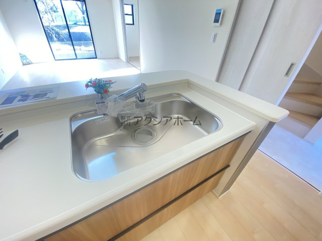 所沢市下安松・全2棟　新築一戸建　1号棟　～LDK18帖～の設備|浄水器一体型水栓付シンク