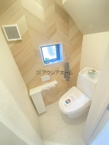 所沢市下安松・全2棟　新築一戸建　1号棟　～LDK18帖～のトイレ|温水洗浄機能付