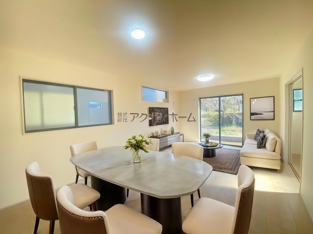 所沢市下安松・全2棟　新築一戸建　1号棟　～LDK18帖～の内装|LDK18帖（家具はCG画像での表示になります）