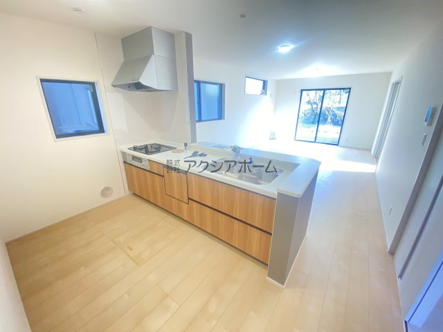 所沢市下安松・全2棟　新築一戸建　1号棟　～LDK18帖～のキッチン|リビングが見渡せる対面式キッチン