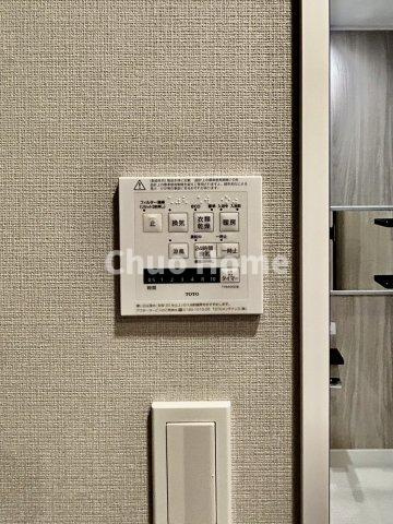 アーリアシティ一之江の浴室|【浴室乾燥機】暖房・冷風・換気・乾燥が可能です。毎日を快適に過ごせるうれしい機能が揃っています。雨の日の洗濯物も安心です。