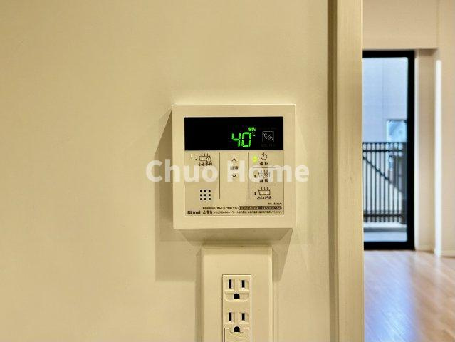 アーリアシティ一之江の発電・温水設備|【給湯リモコン】外での一日を忘れさせてくれるオートバス機能でお好みの湯量・温度に調整された浴槽。