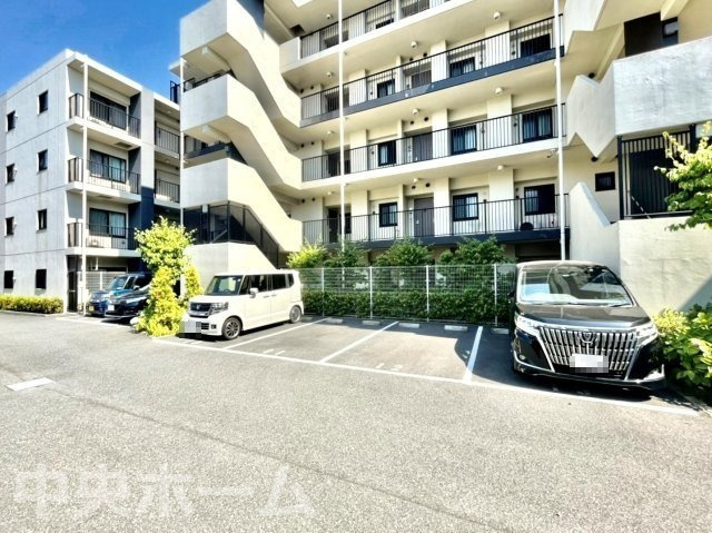 アーリアシティ一之江の駐車場|【敷地内駐車場】最新の空き状況や費用などの詳細は担当スタッフまでお問い合わせください。