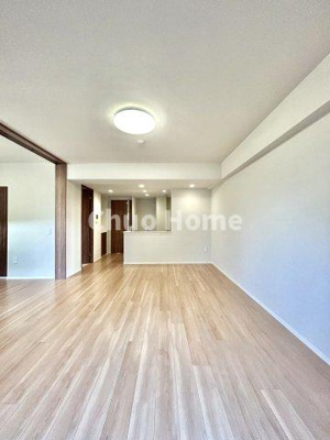 【エントランス】 | アーリアシティ一之江 | 【エントランス】マンションのエントランスは、その物件の印象を決める、顔とも言える場所です。毎日通る場所ですからきれいなのが一番です。エントランス内はオートロックですので暮らしの安全も確保されています。