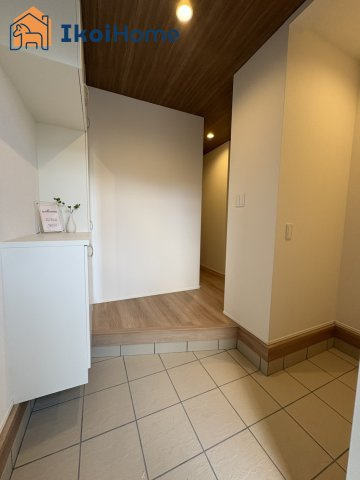 神戸市西区福吉台1丁目　新築戸建の玄関|【ホームページに現地動画掲載中】●年中無休：当日予約可●玄関には大きなシューズボックスが完備♪