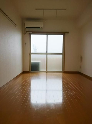 【居間・リビング】 | ヴェルステージ西川口 | こちらの居間で趣味の時間をお楽しみください