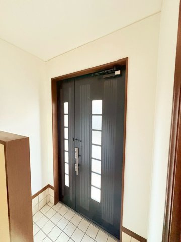 大宅細田町の玄関