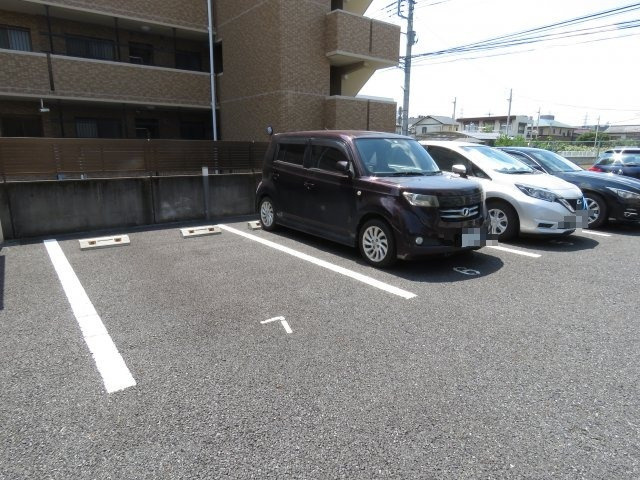 ルネスシュトラール（Bタイプ）の駐車場