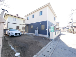 【駐車場】 | 中央市中楯 平成24年築中古戸建 内装一新 南西角地 | 建物北側　駐車場も横幅があり、車庫入れ楽々